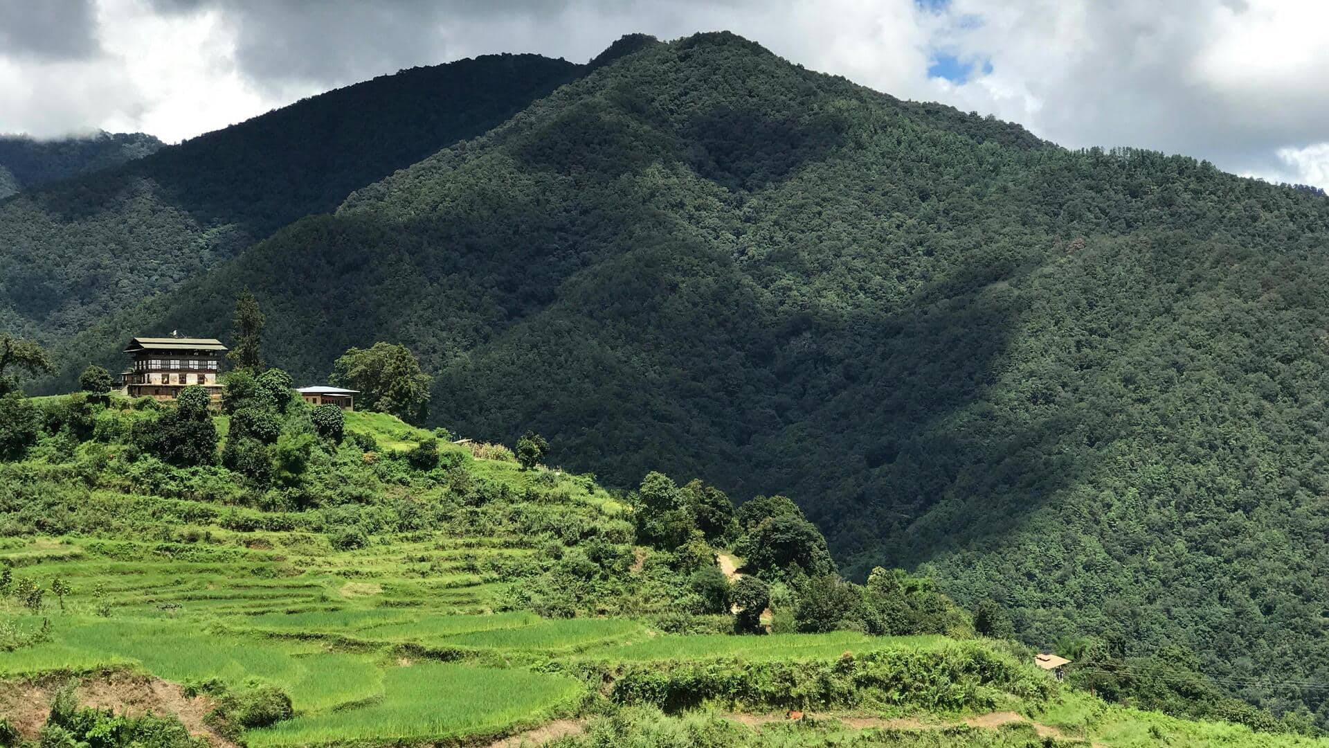 Menemukan Desa dan Lanskap Bhutan yang Tenang