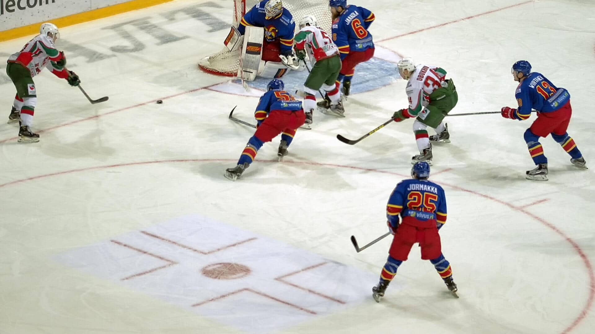 Perbedaan antara hoki dalam ruangan dan lapangan