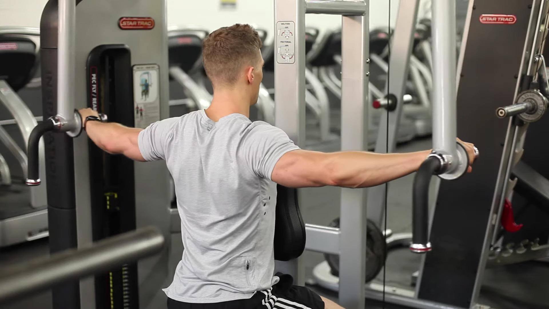 Latihan Terbaik untuk Menguatkan Otot Deltoid Posterior Latihan Terbaik untuk Menguatkan Otot Deltoid Posterior