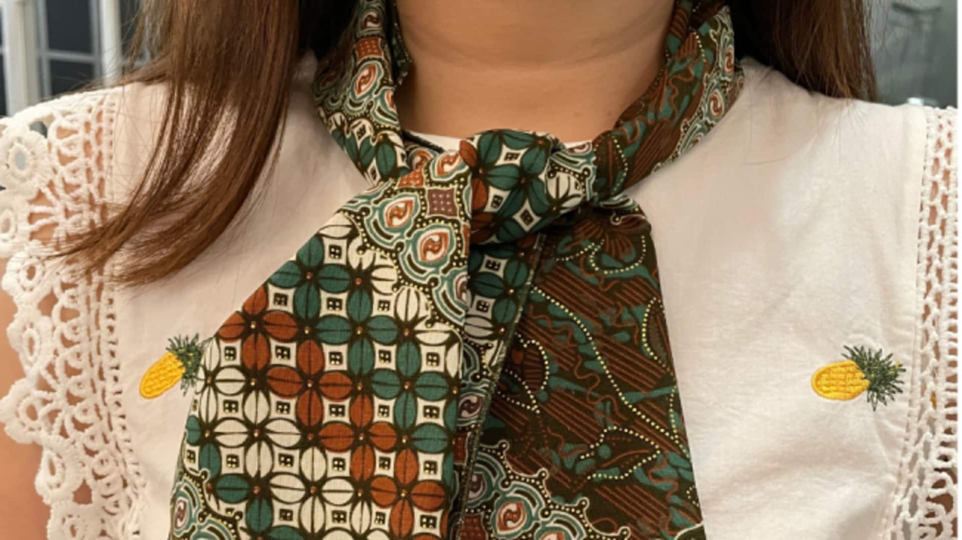 Tingkatkan gaya Anda dengan syal batik buatan tangan
