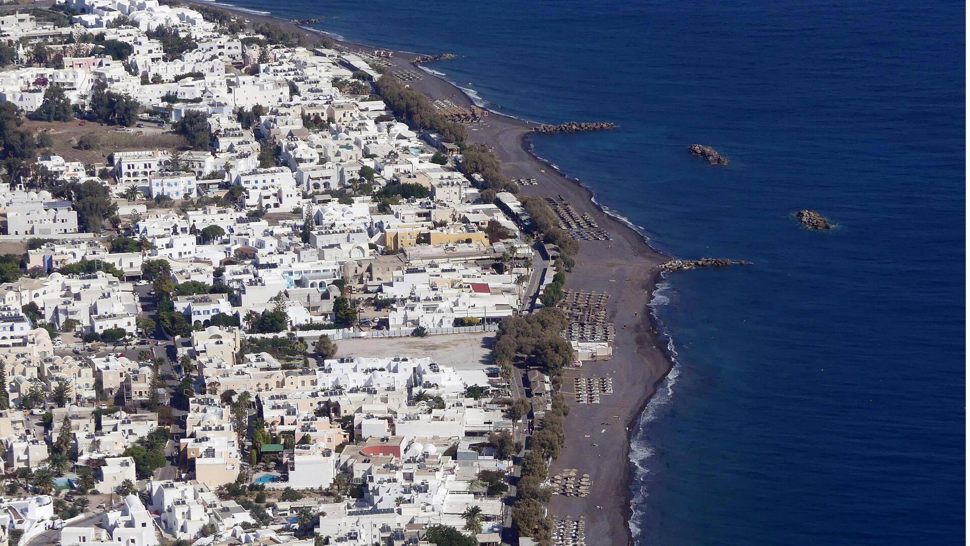 Menikmati Santorini Seperti Lokal: Matahari Terbenam yang Menakjubkan dan Lainnya