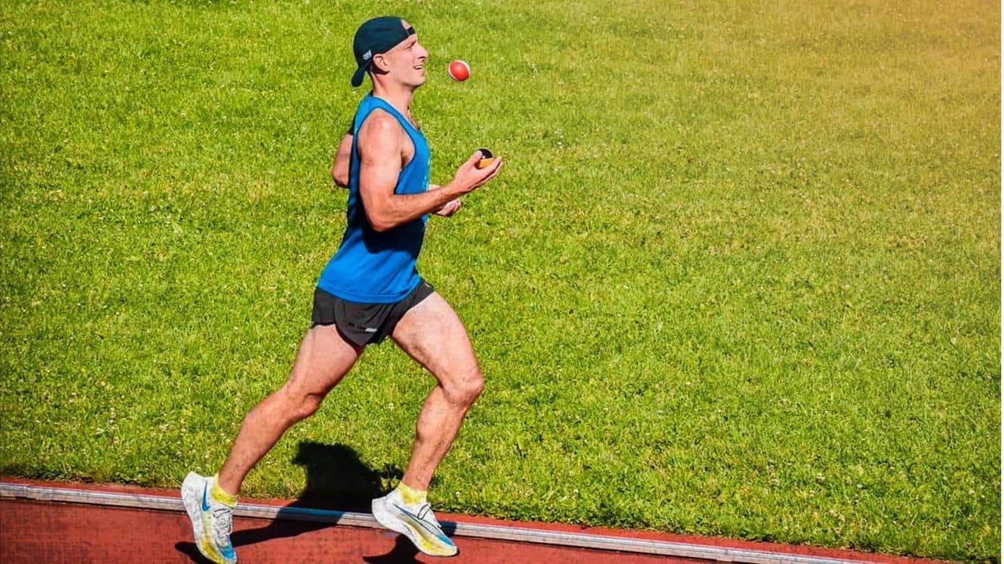 Kanada: Pemain joggling memecahkan Rekor Dunia Guinness dengan berlari dengan tiga benda