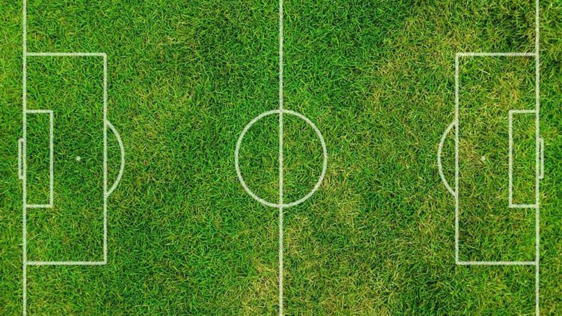 Mengapa lapangan sepak bola memiliki tanda lingkaran?
