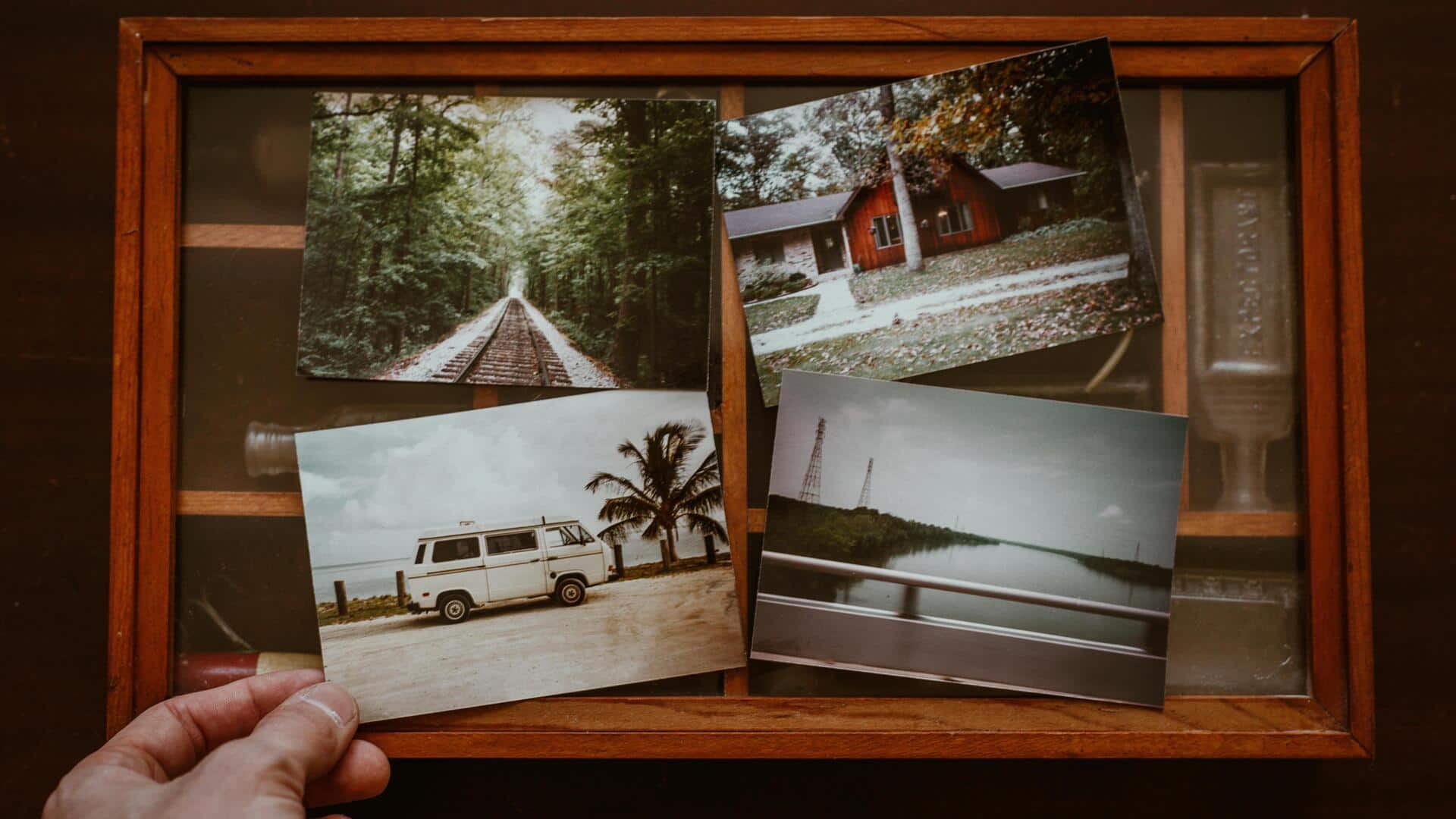 Mengatur Foto Perjalanan dengan Bingkai Lama Mengatur Foto Perjalanan dengan Bingkai Lama