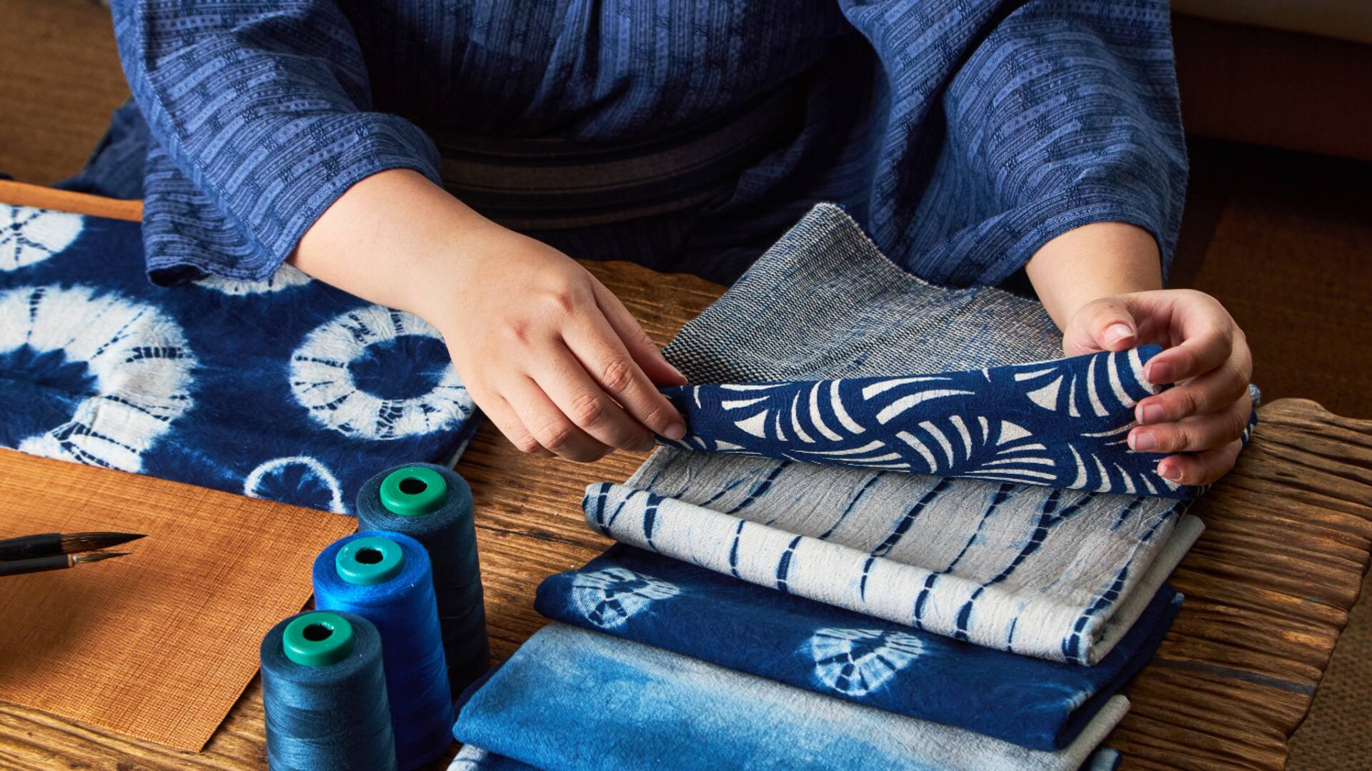 Teknik pewarna alami abadi untuk fesyen berkelanjutan