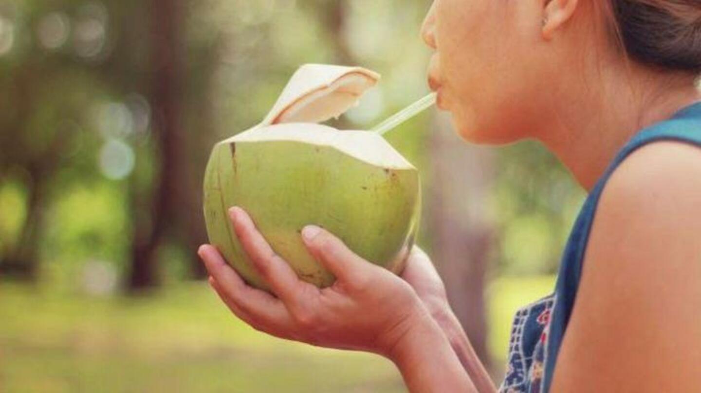 Mengapa Anda harus minum lebih banyak air kelapa?