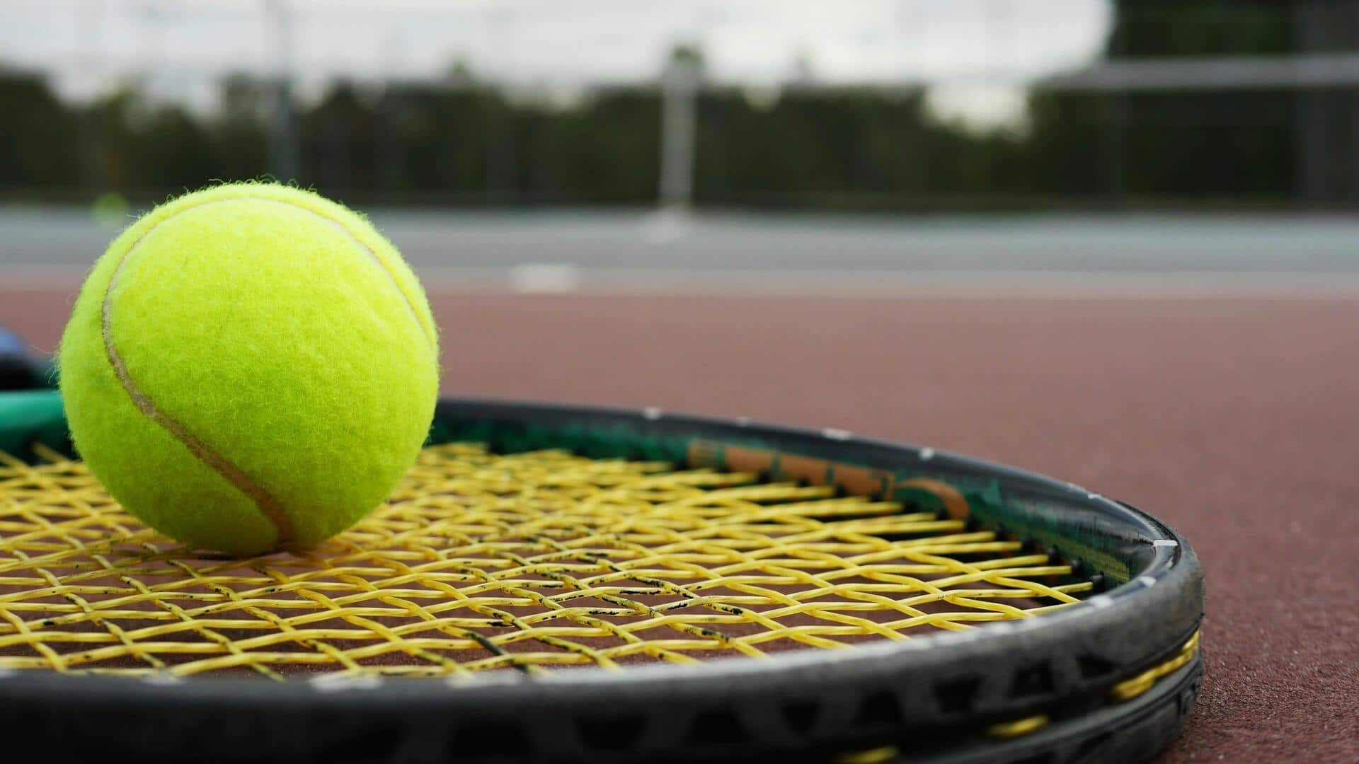 Latihan koordinasi mata dengan bola tenis