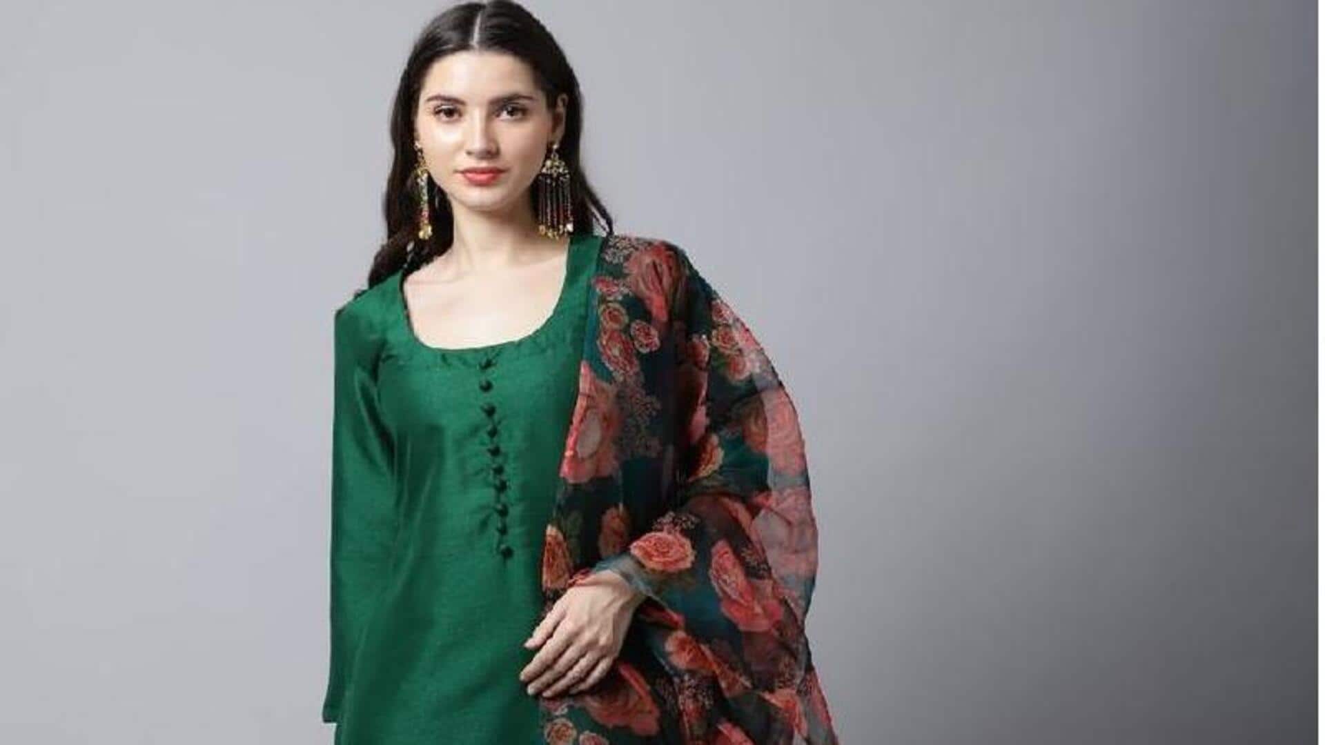 Kurti berwarna permata untuk musim dingin: Solusi mode Anda