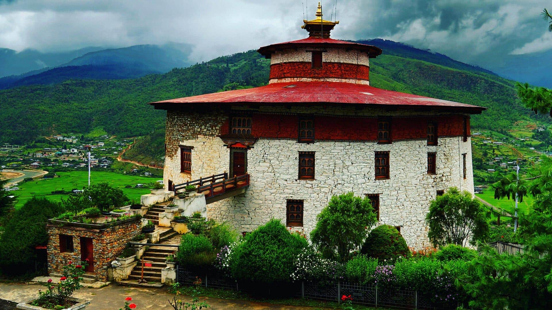 Menjelajahi Keindahan Lembah Paro, Bhutan