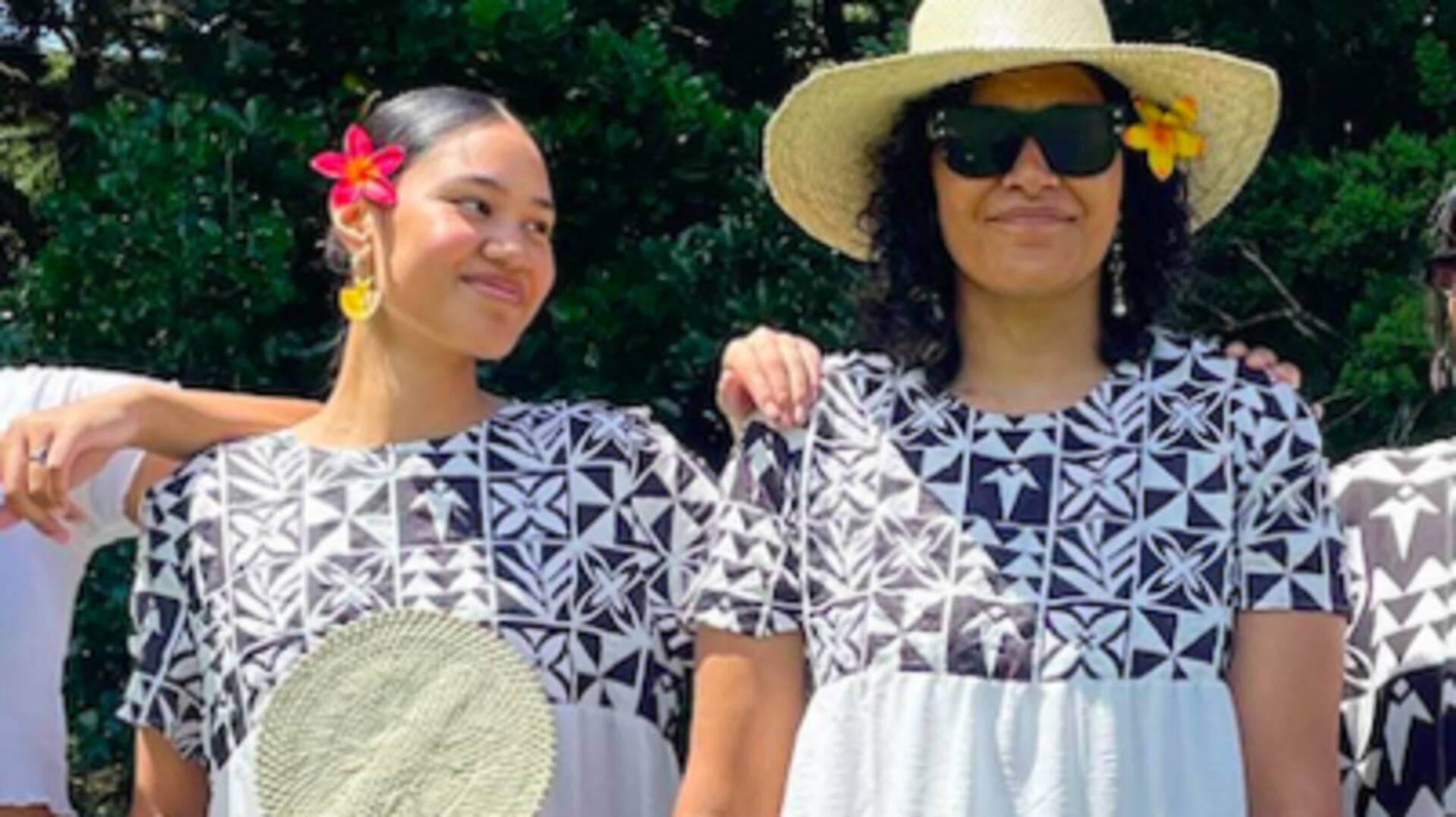 Desain motif Pasifik dalam mode modern