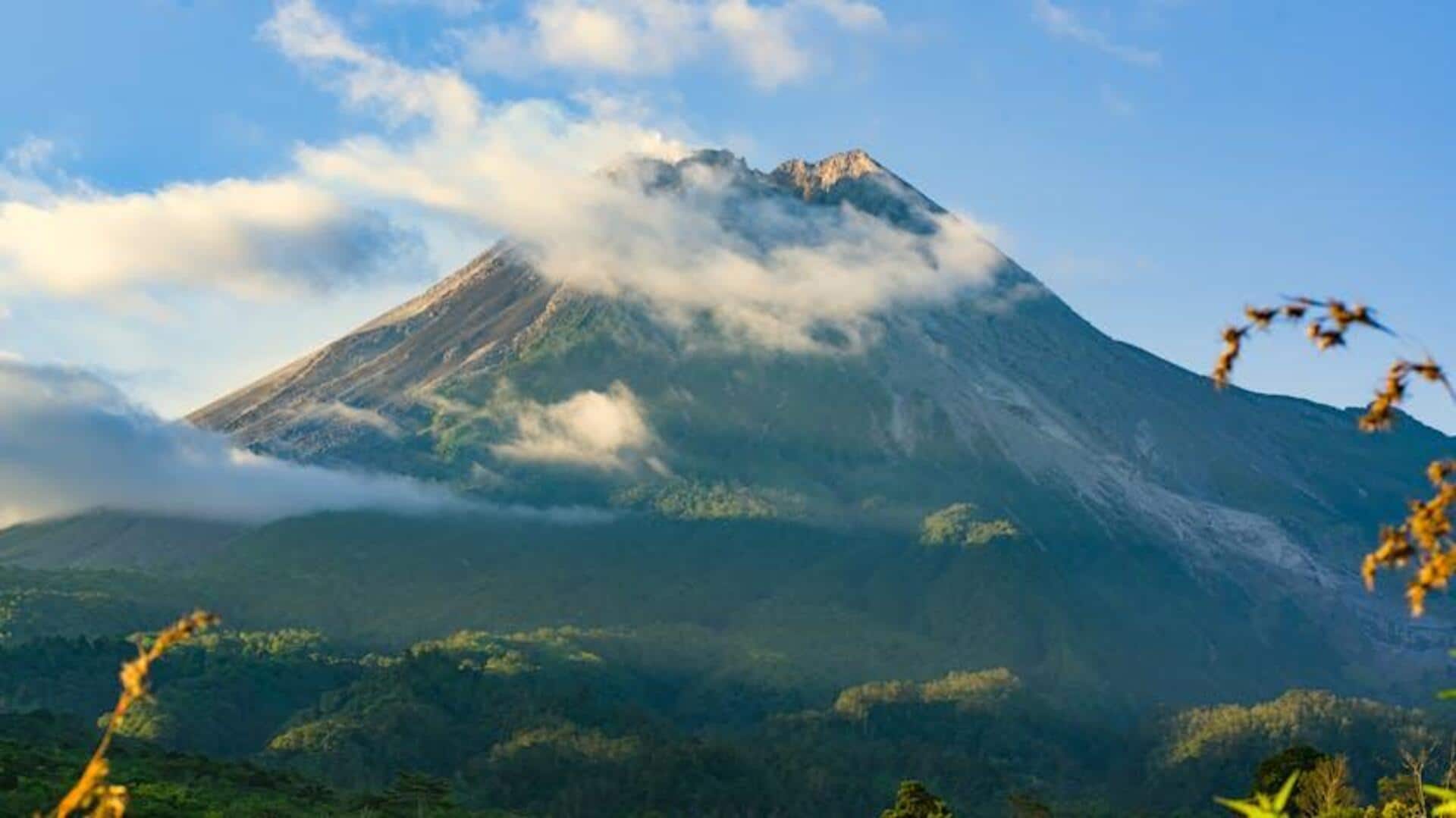 Mendaki Gunung Berapi Indonesia untuk Pemandangan Menakjubkan Mendaki Gunung Berapi Indonesia untuk Pemandangan Menakjubkan
