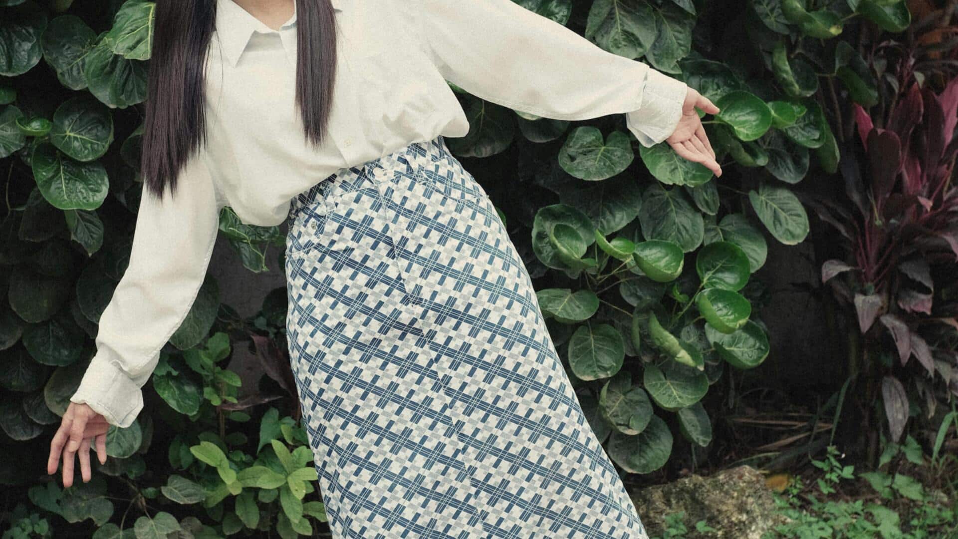 Atasan dan rok ringan untuk musim hujan