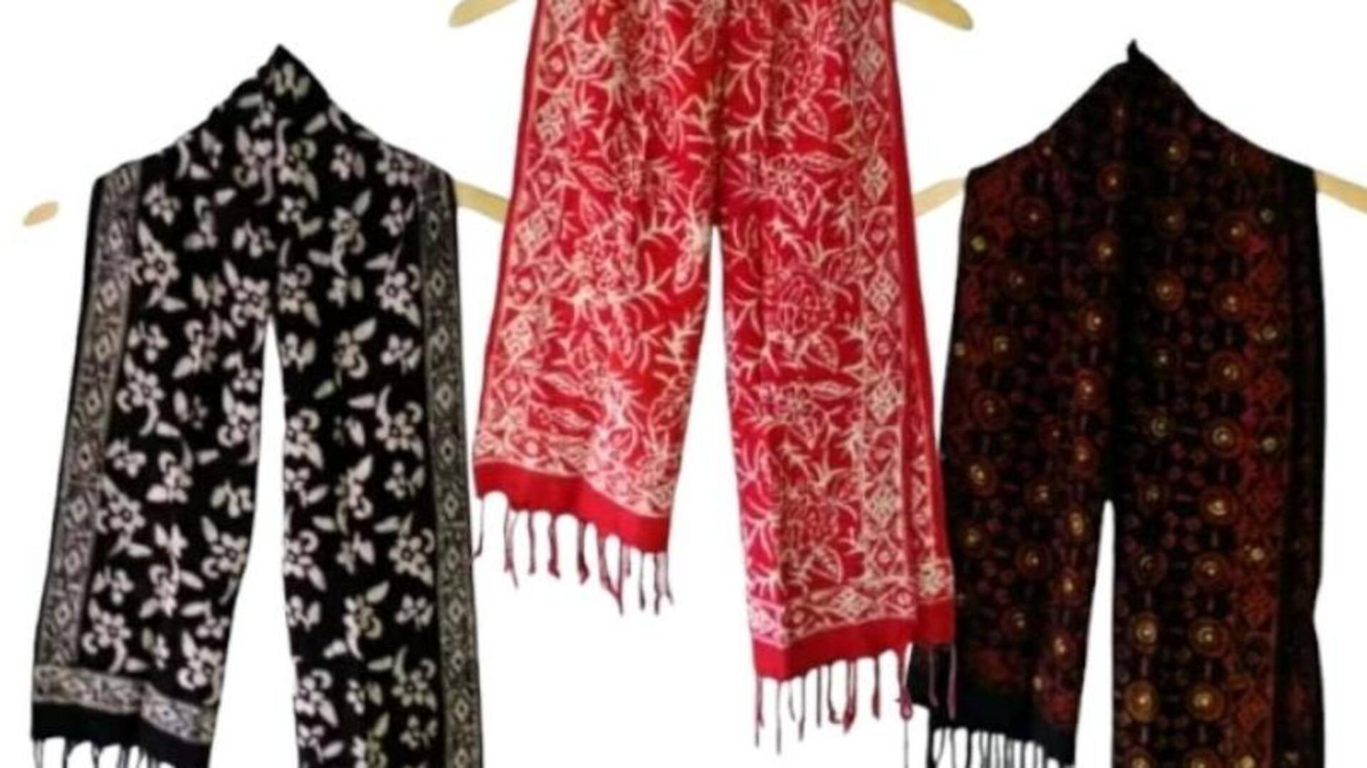 Syal dengan tema budaya