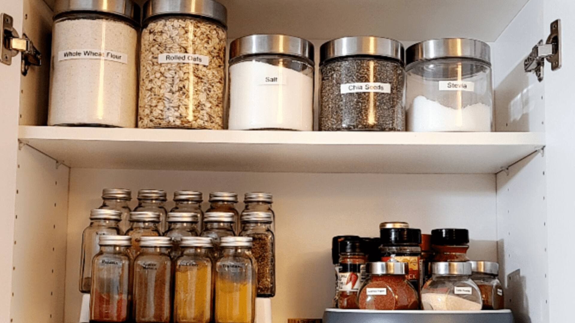 Mengatur bumbu dengan label warna