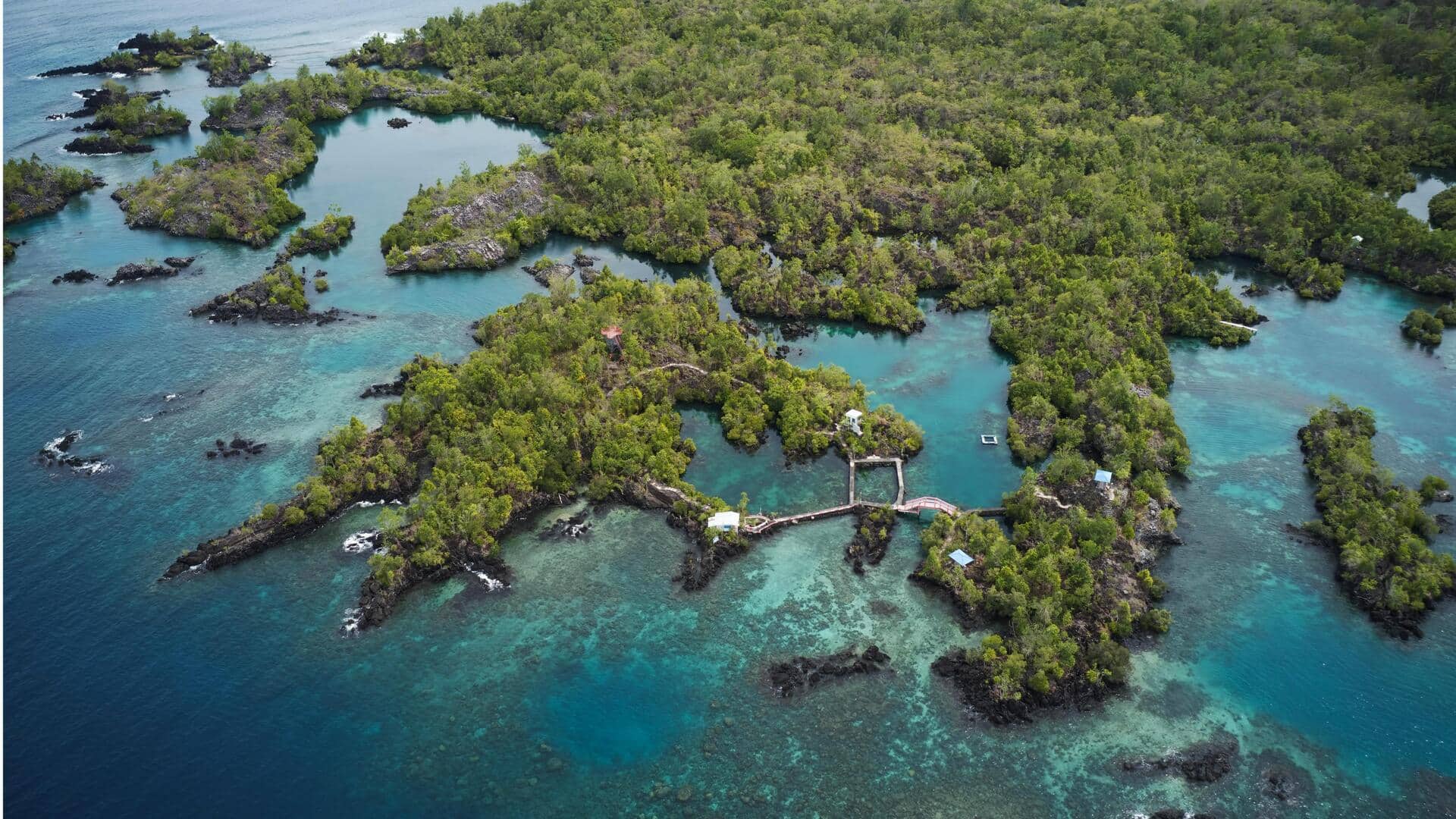 Perjalanan Berkelanjutan di Pulau Terpencil Indonesia Perjalanan Berkelanjutan di Pulau Terpencil Indonesia
