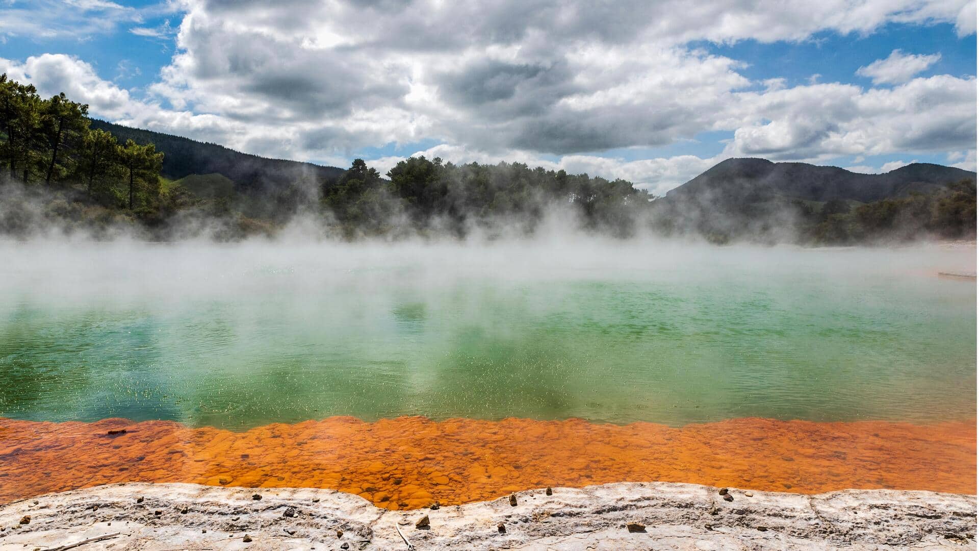 Menjelajahi Sumber Air Panas Geotermal di Selandia Baru