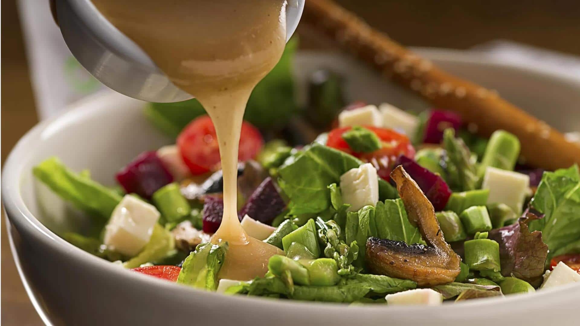 Lima Saus Salad Berbasis Buah Tropis untuk Kesegaran yang Maksimal