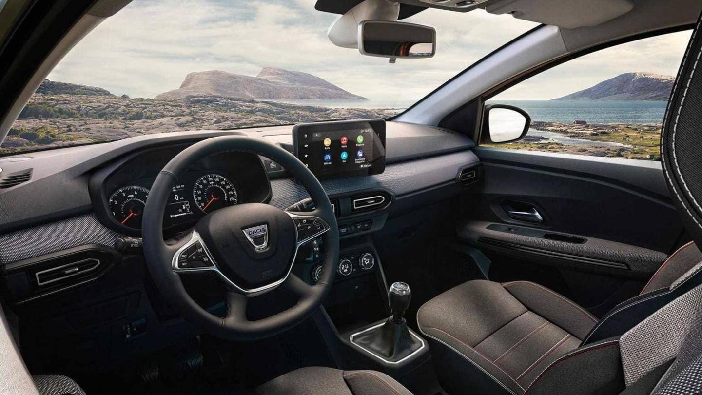 Mendapat konsol infotainment 8 inci dan kamera tampilan belakang Mendapat konsol infotainment 8 inci dan kamera tampilan belakang