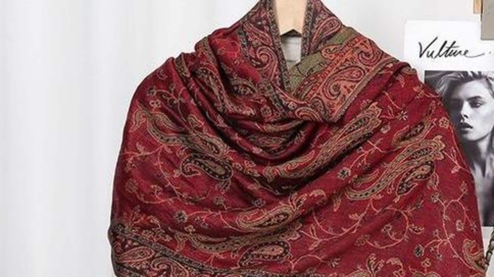 Syal pewarnaan tangan: Gaya mudah untuk transisi musim di India