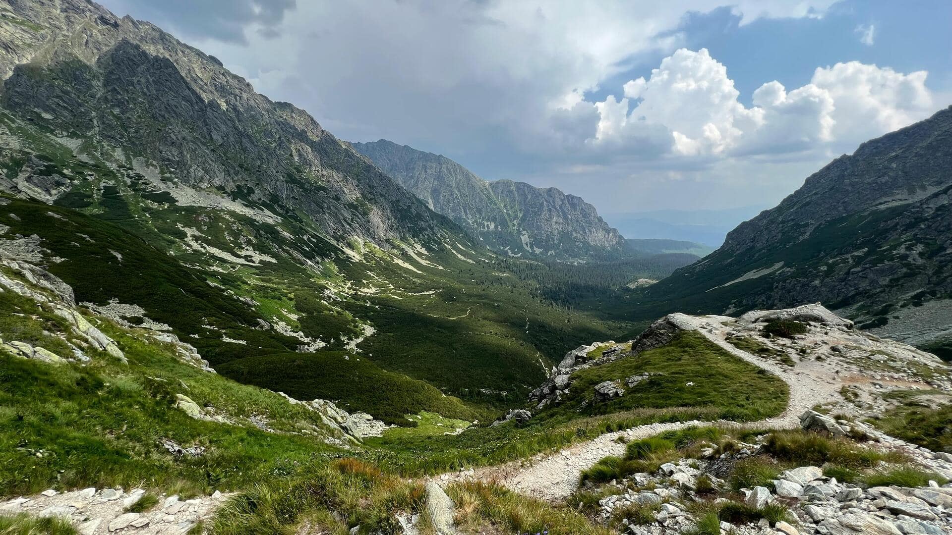Jelajahi Tatra di Slovakia: Lima Pemandangan Gunung yang Wajib Dikunjungi