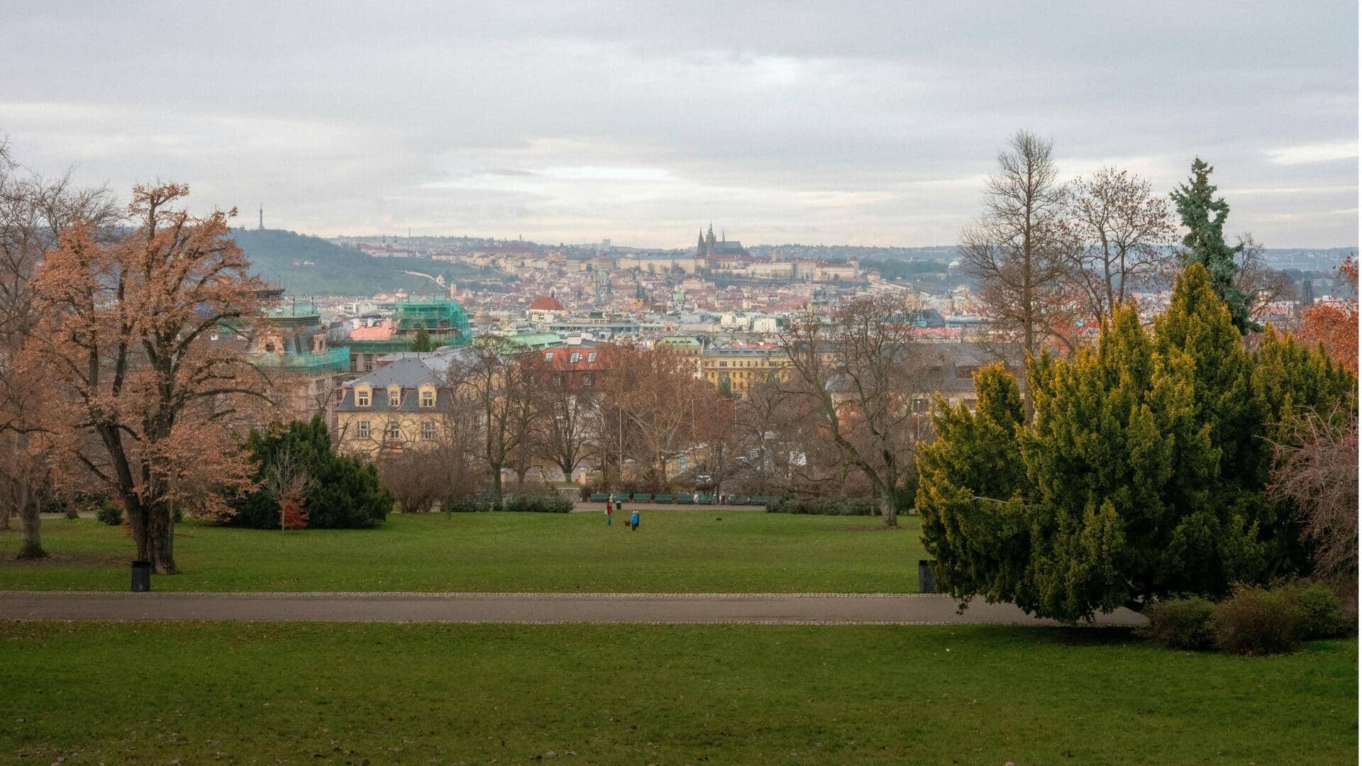 Menemukan Pemandangan Indah dari Taman Bukit Rahasia di Praha