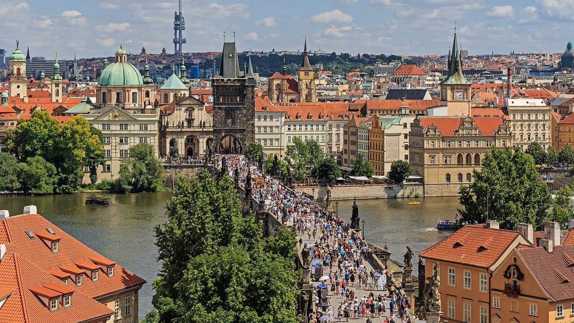 Mengagumi Arsitektur Berwarna-Warni di Praha