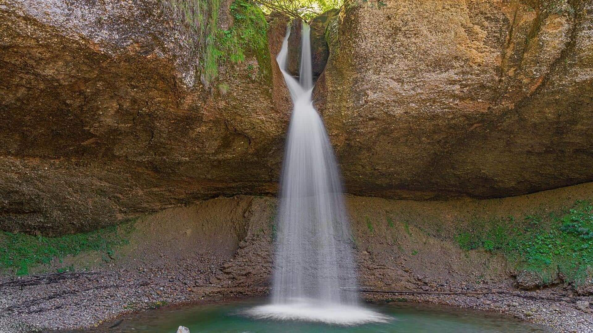 Menjelajahi Air Terjun Memukau di Swiss
