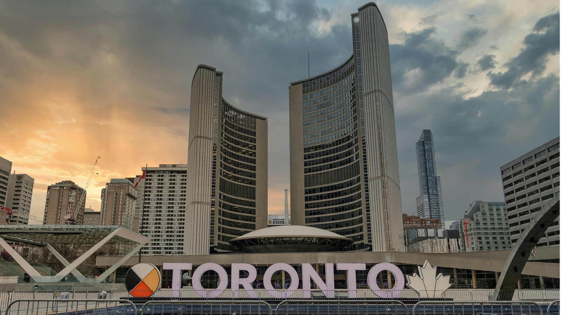 Menikmati Keajaiban Arsitektur Toronto selain CN Tower