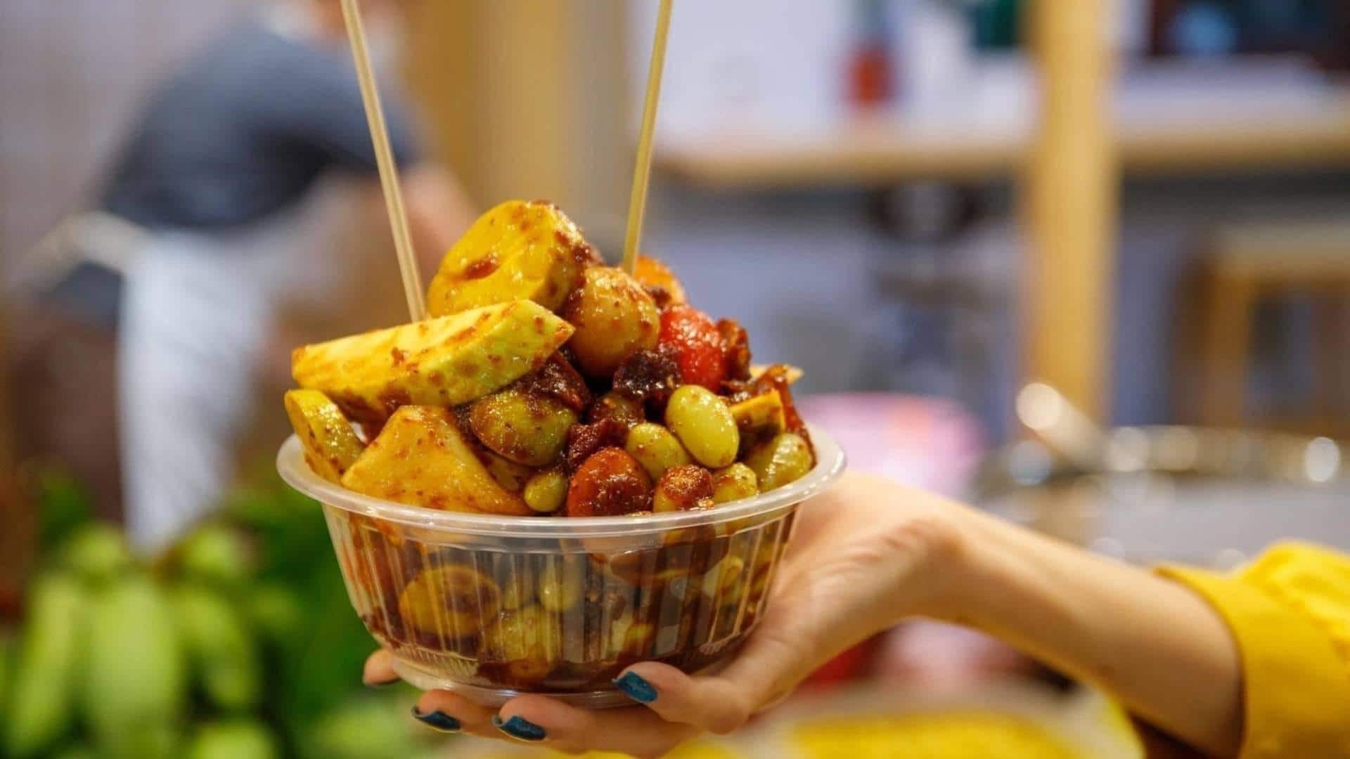 Salad Buah Sambal: Lima Kreasi Fusion yang Menggugah Selera