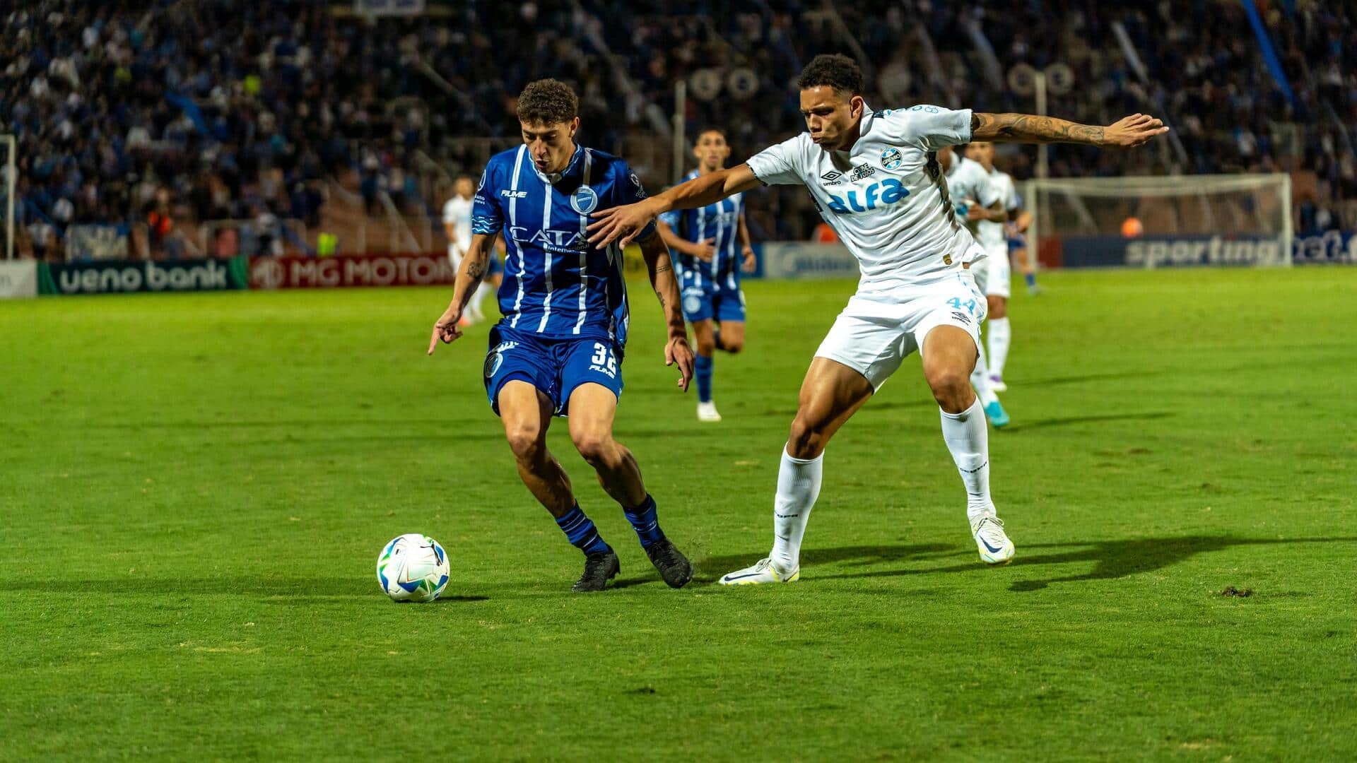 Mengapa gol dalam sepak bola disebut 'Strike'?