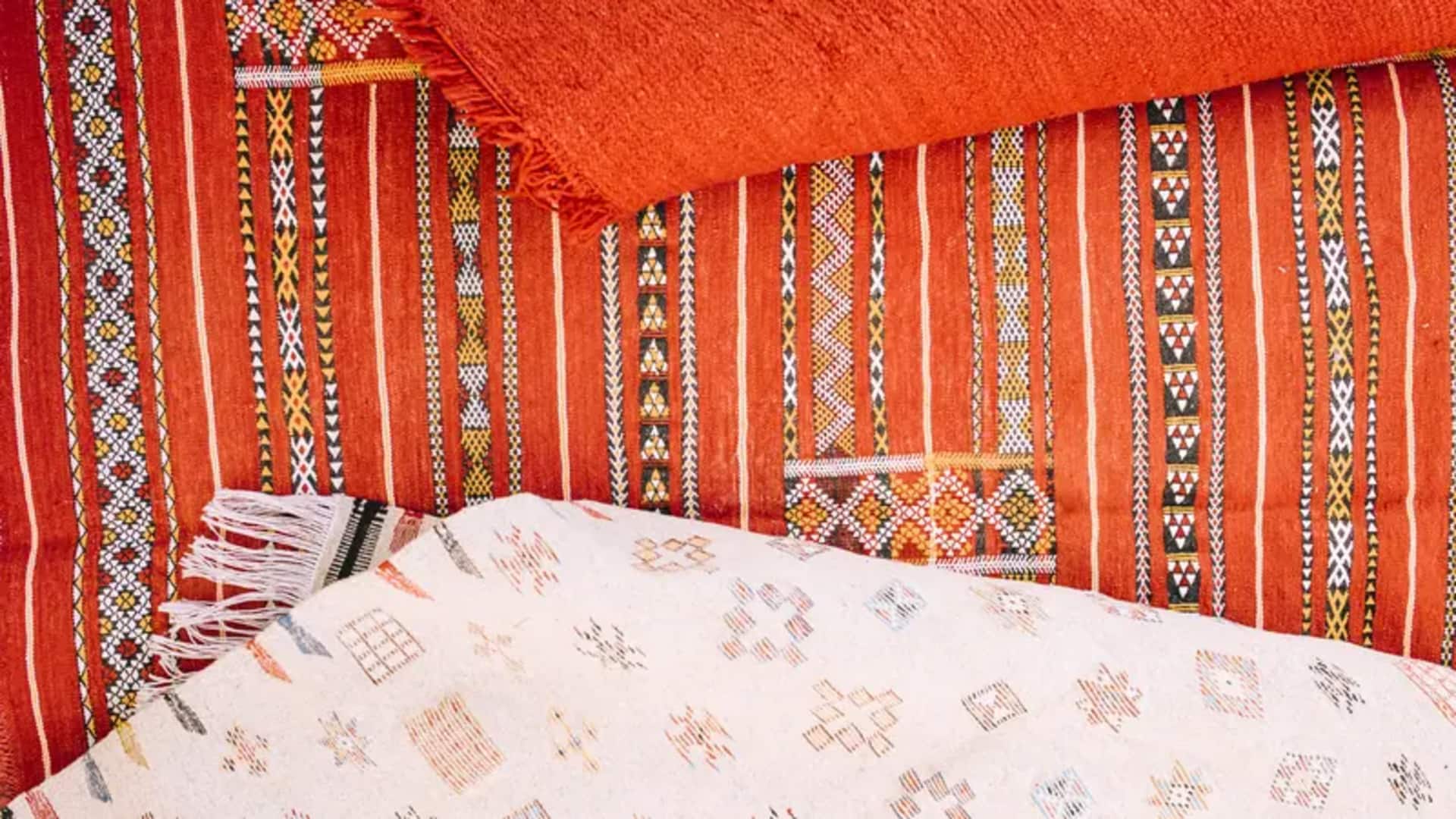 Tren fesyen kain tenun Indonesia