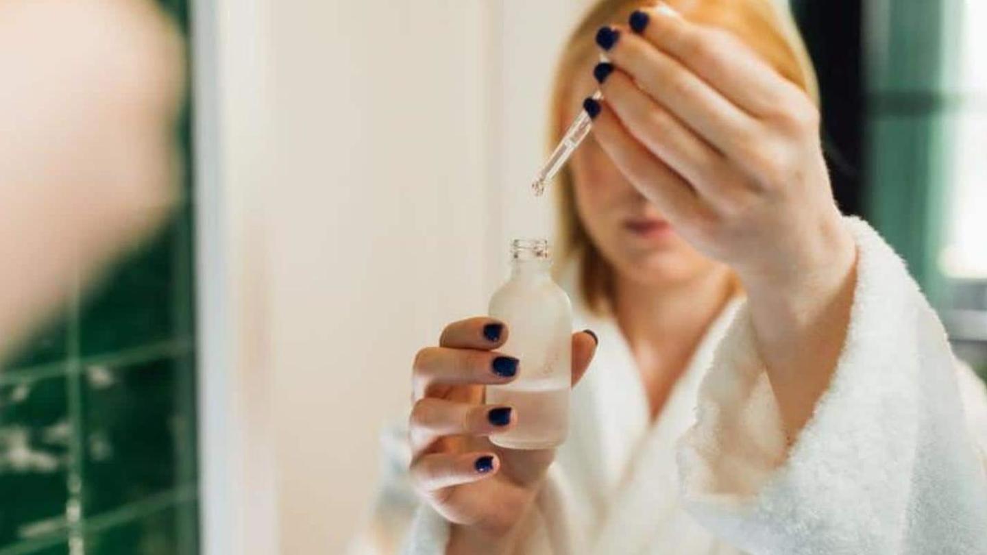 Pemakaian serum rambut jadi trik jitu lainnya Pemakaian serum rambut jadi trik jitu lainnya