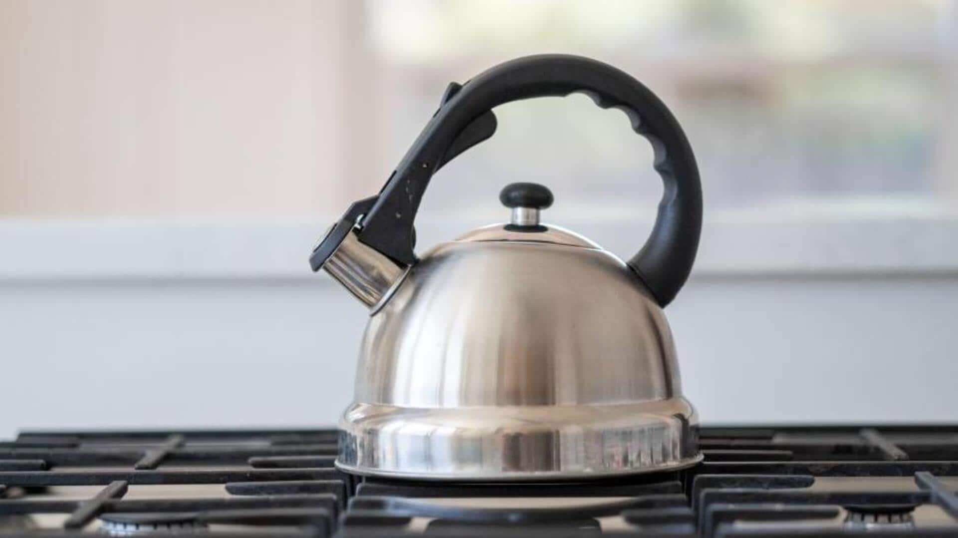 Cara alami membersihkan ketel air dari kerak