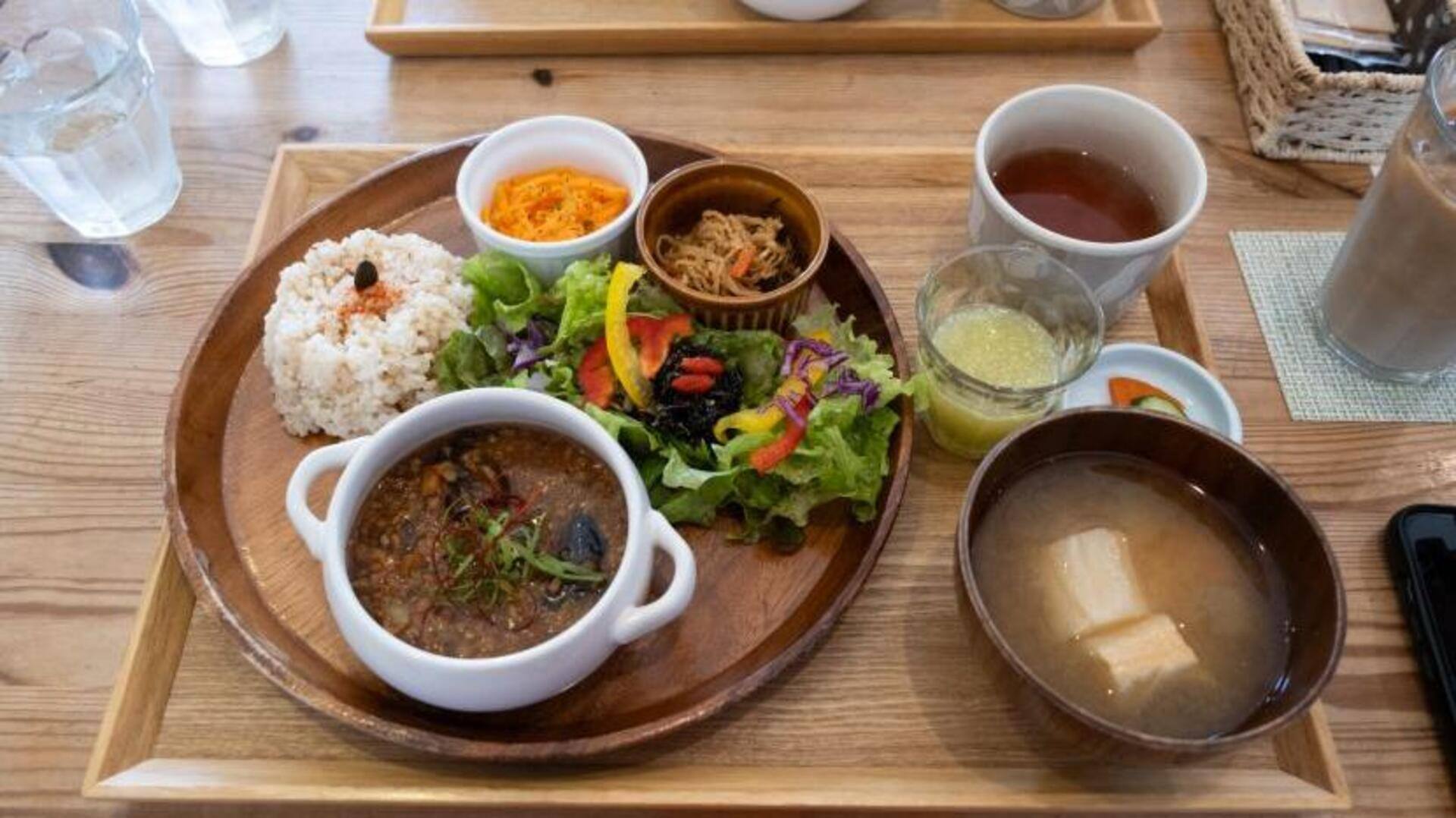 Menjelajahi Destinasi Makanan Vegetarian di Bandung