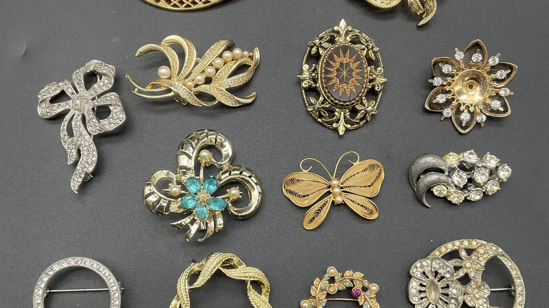 Bros vintage: Sentuhan cantik untuk busana musim hujan