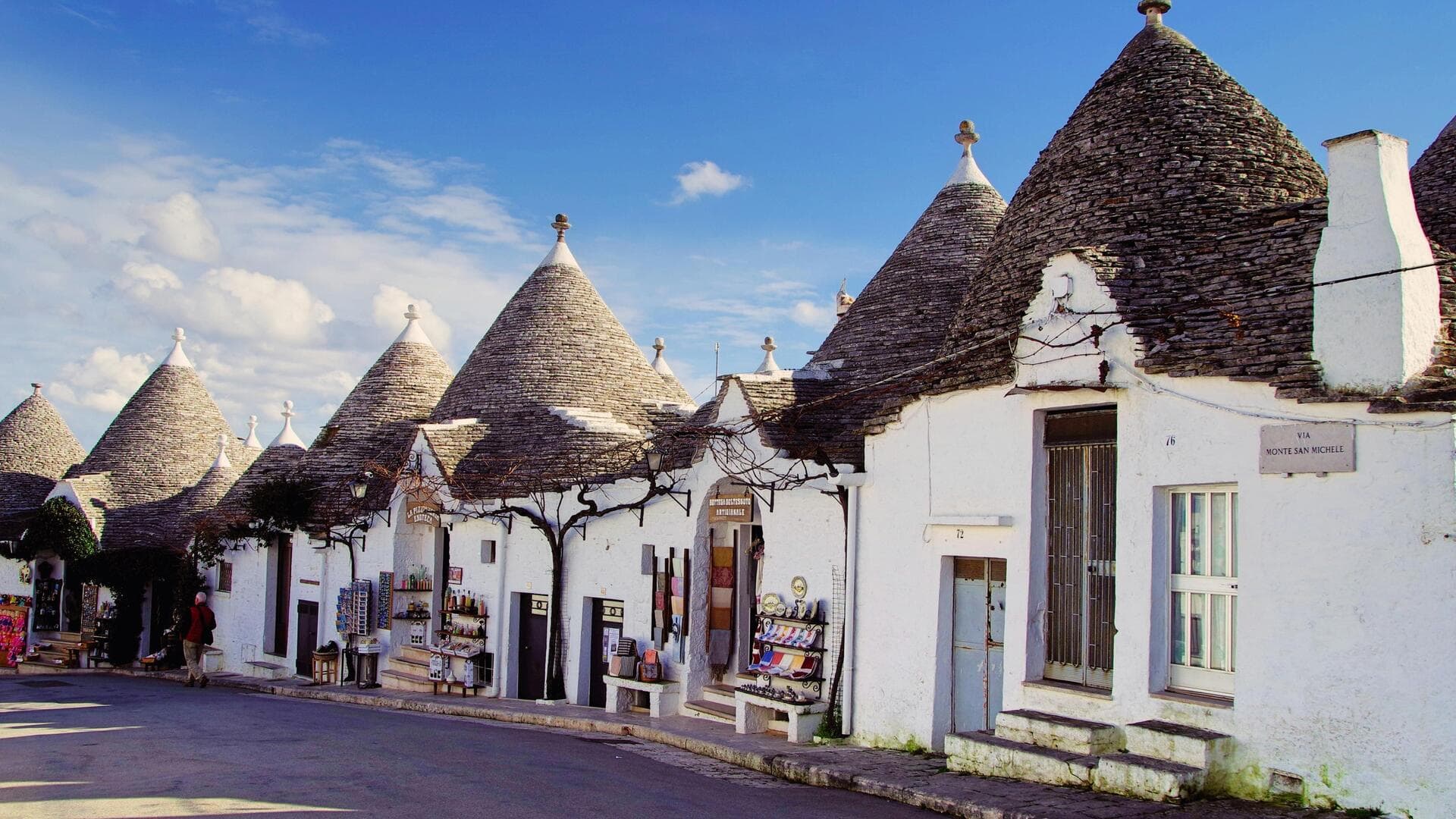 Jelajahi Rumah Trulli yang Berwarna-warni di Alberobello, Italia