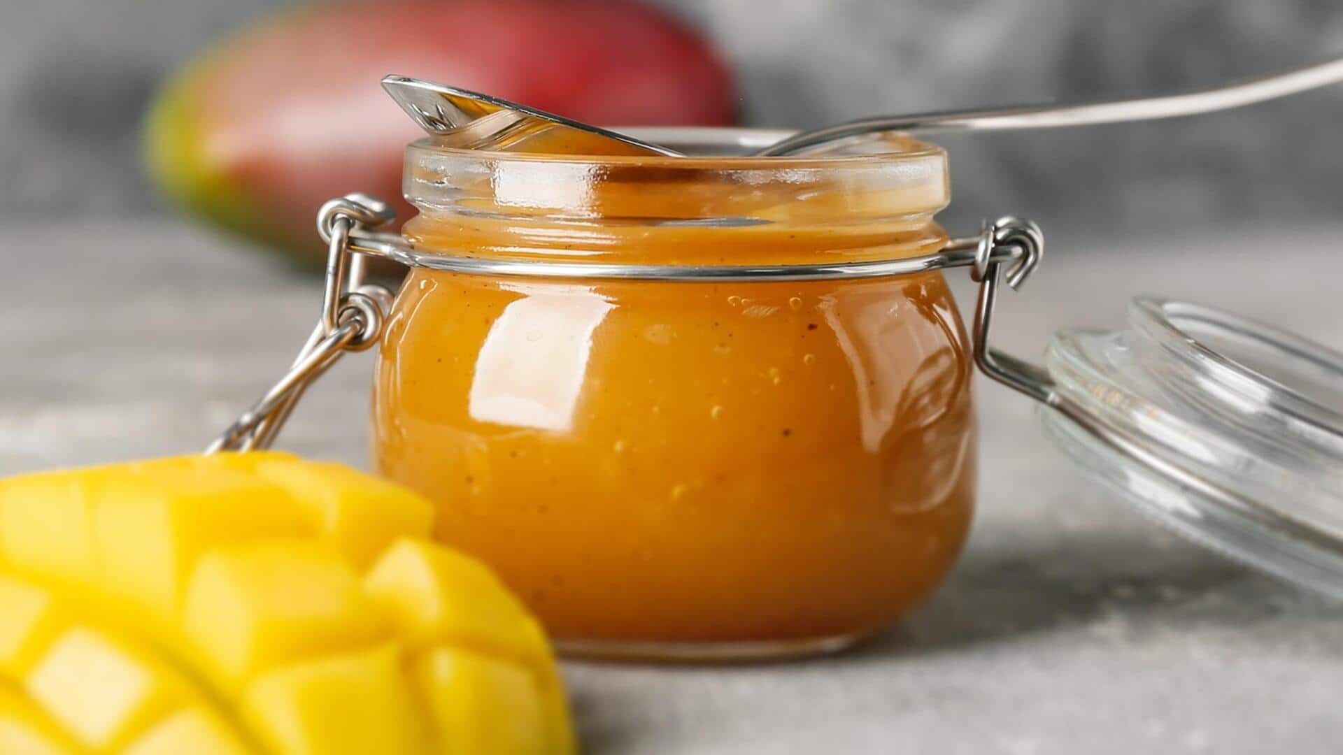 Teknik Membuat Saus dengan Buah Tropis