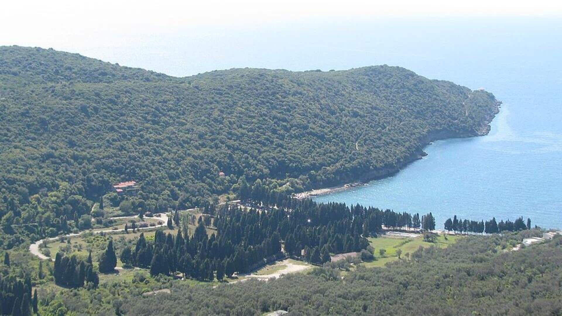 Teluk Tersembunyi yang Wajib Dikunjungi di Montenegro