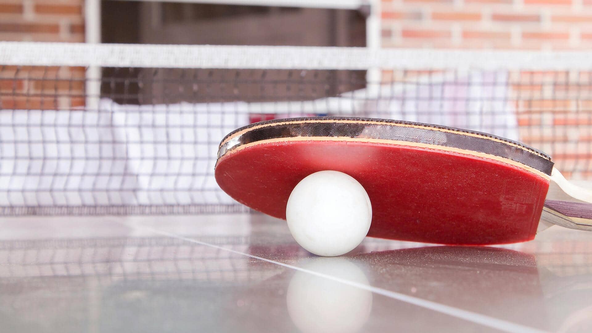 Mengapa bola pingpong berubah warna?
