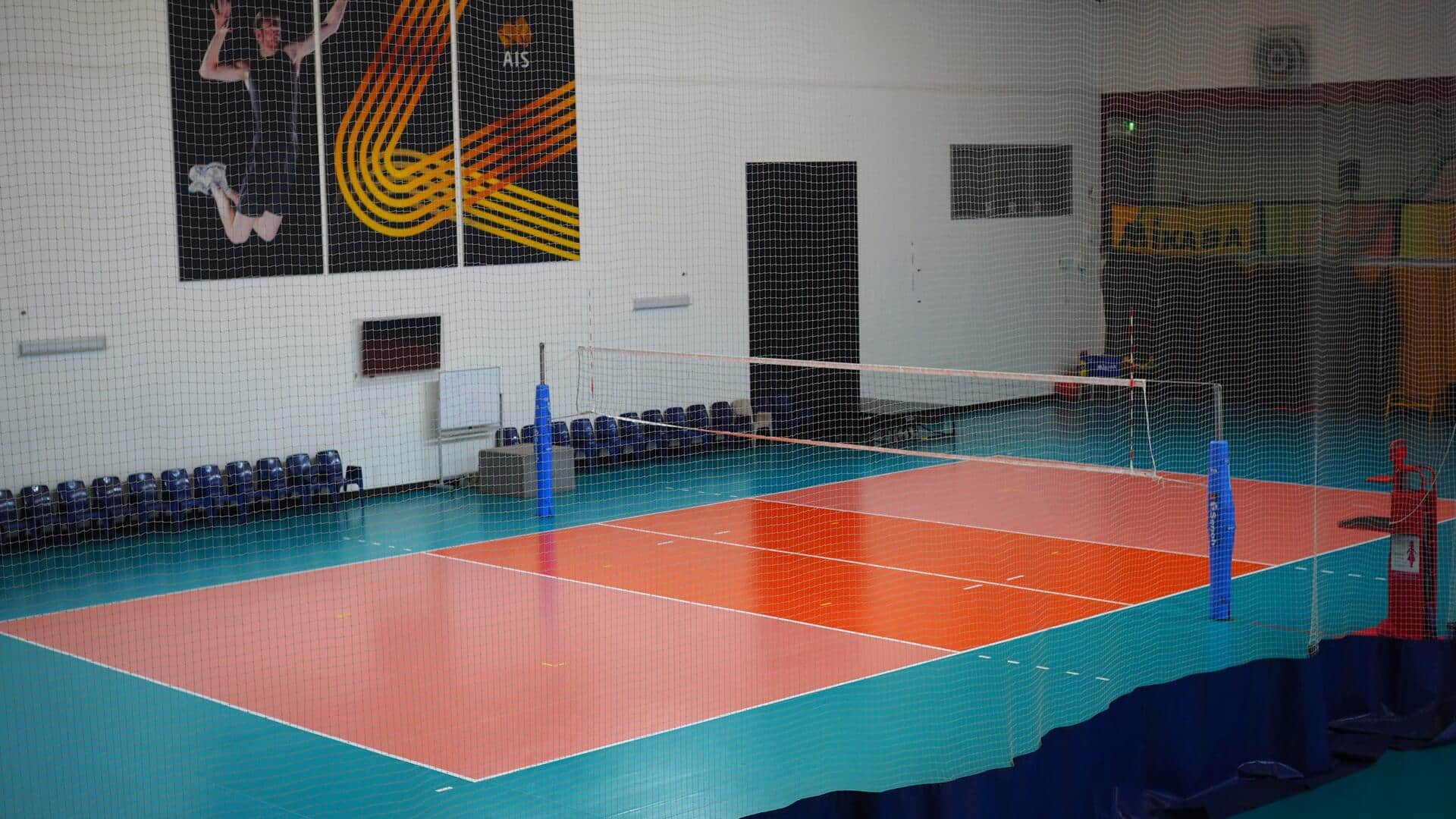 Mengapa lapangan voli memiliki warna unik?