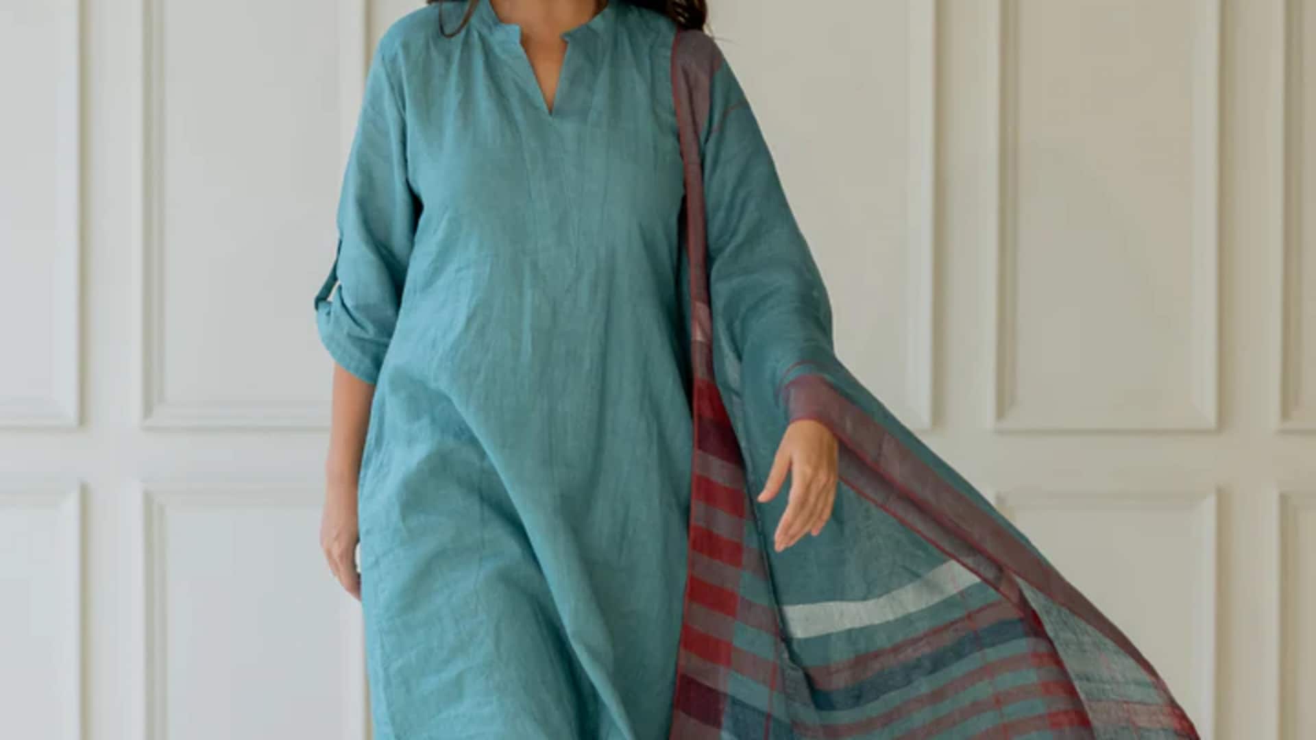 Kurti linen: Elegansi abadi untuk menghadapi panas