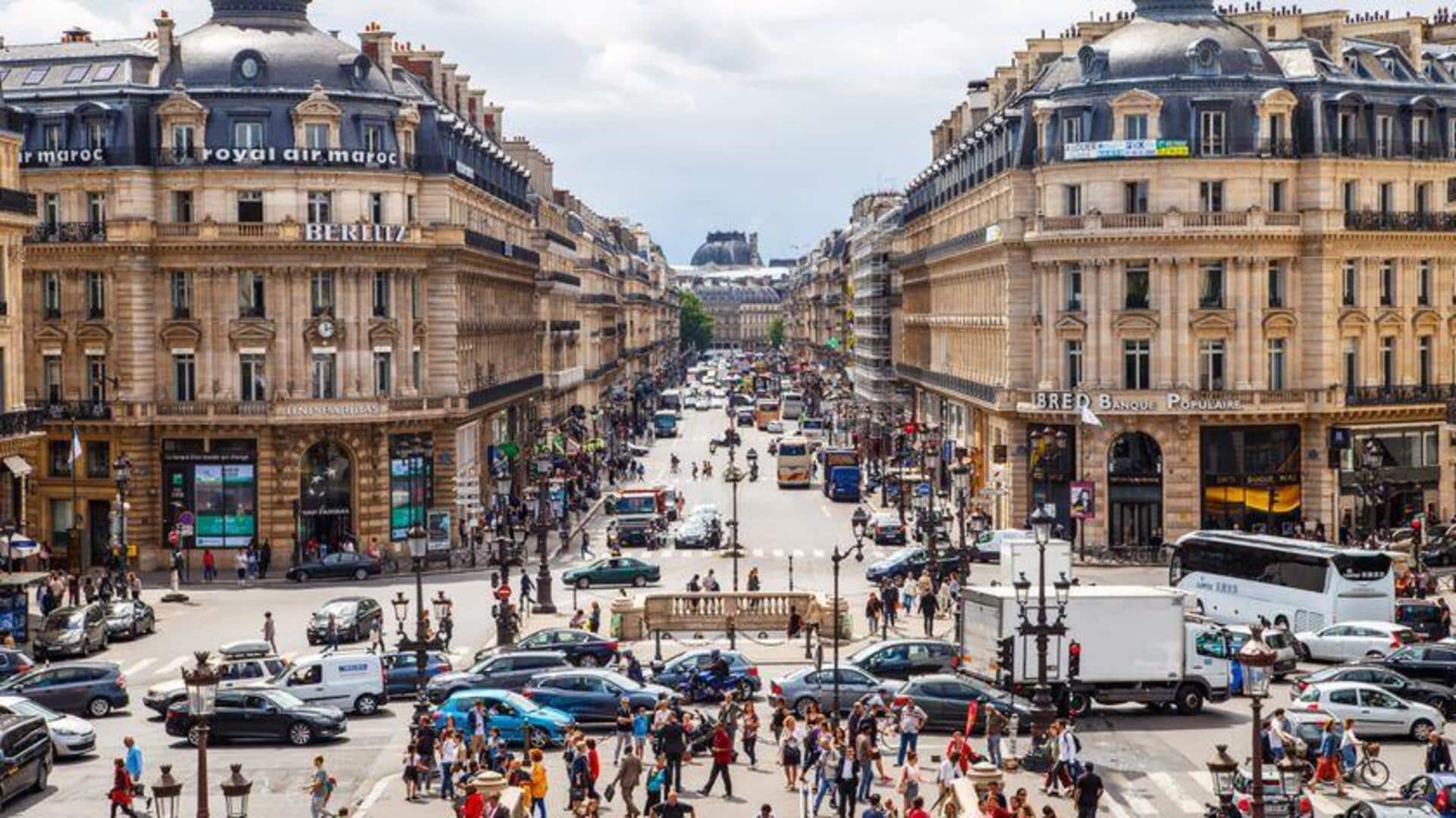 Menjajal Jalan Berbatu dan Kafe Tersembunyi di Paris