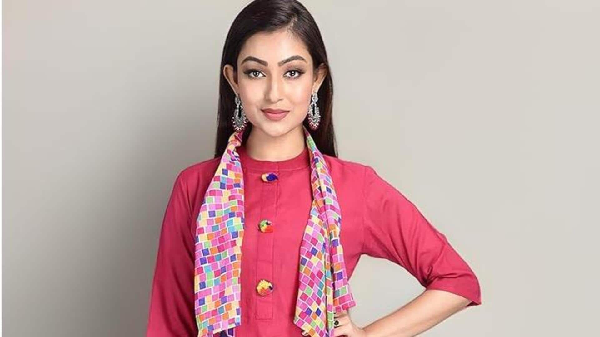 Gaya syal yang tak lekang waktu dengan kurti