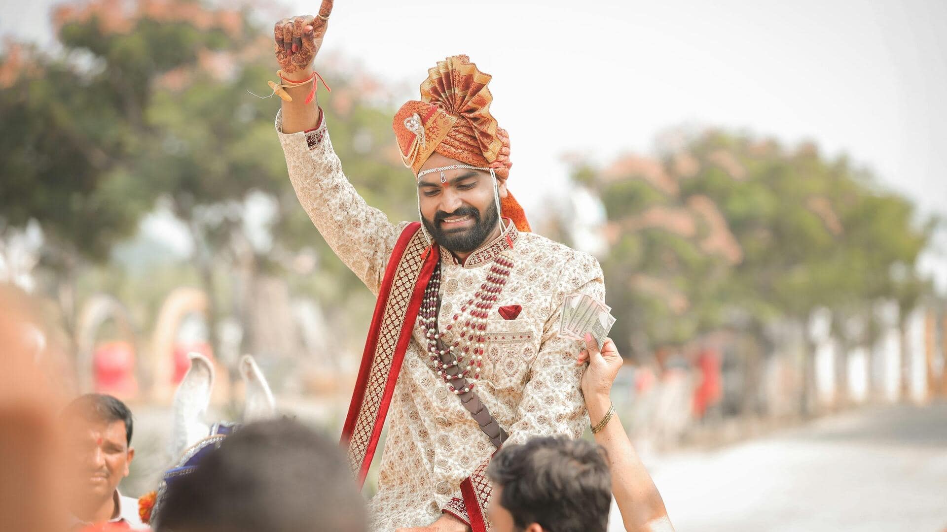 Gaya pernikahan: Pakaian esensial pengantin pria India yang abadi