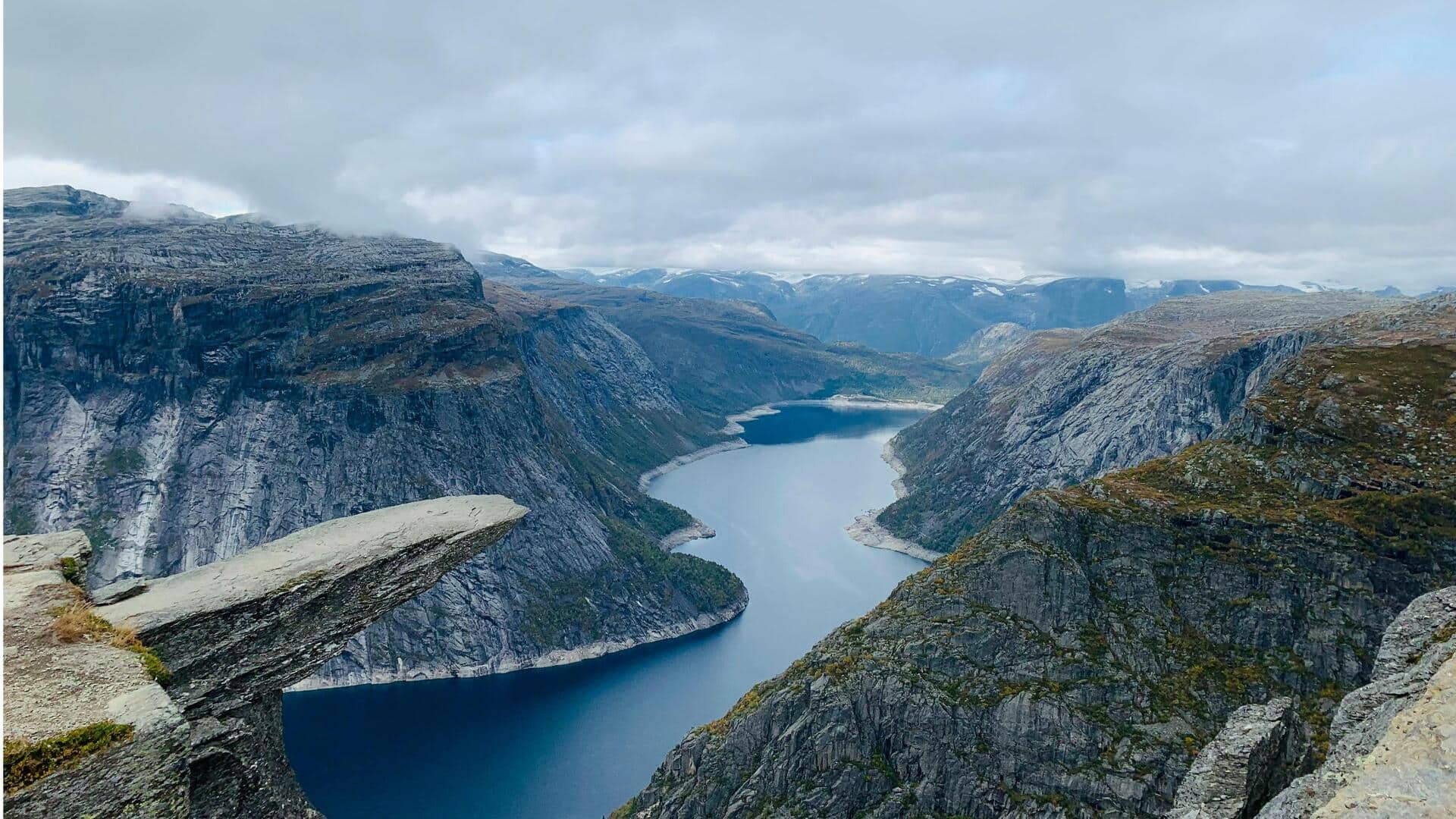 Mendaki ke Trolltunga di Norwegia: Tips untuk Petualangan Tak Terlupakan