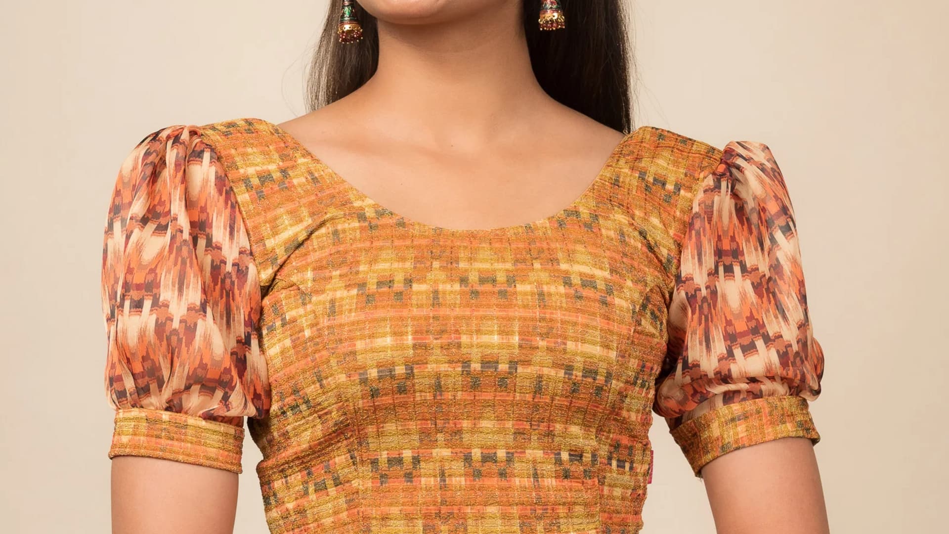 Cara memadukan blus India untuk setiap musim