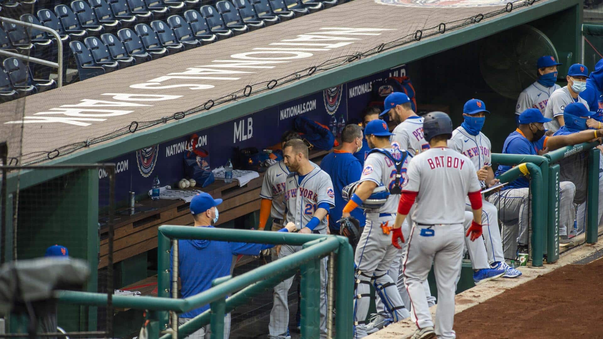 Mengapa ruang istirahat baseball berada di bawah tanah?