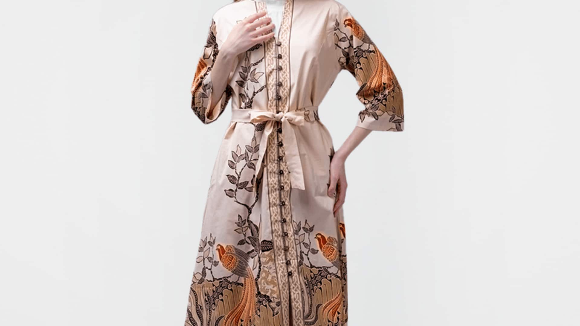 Gaun cetak tangan: Memadukan tradisi dan gaya modern