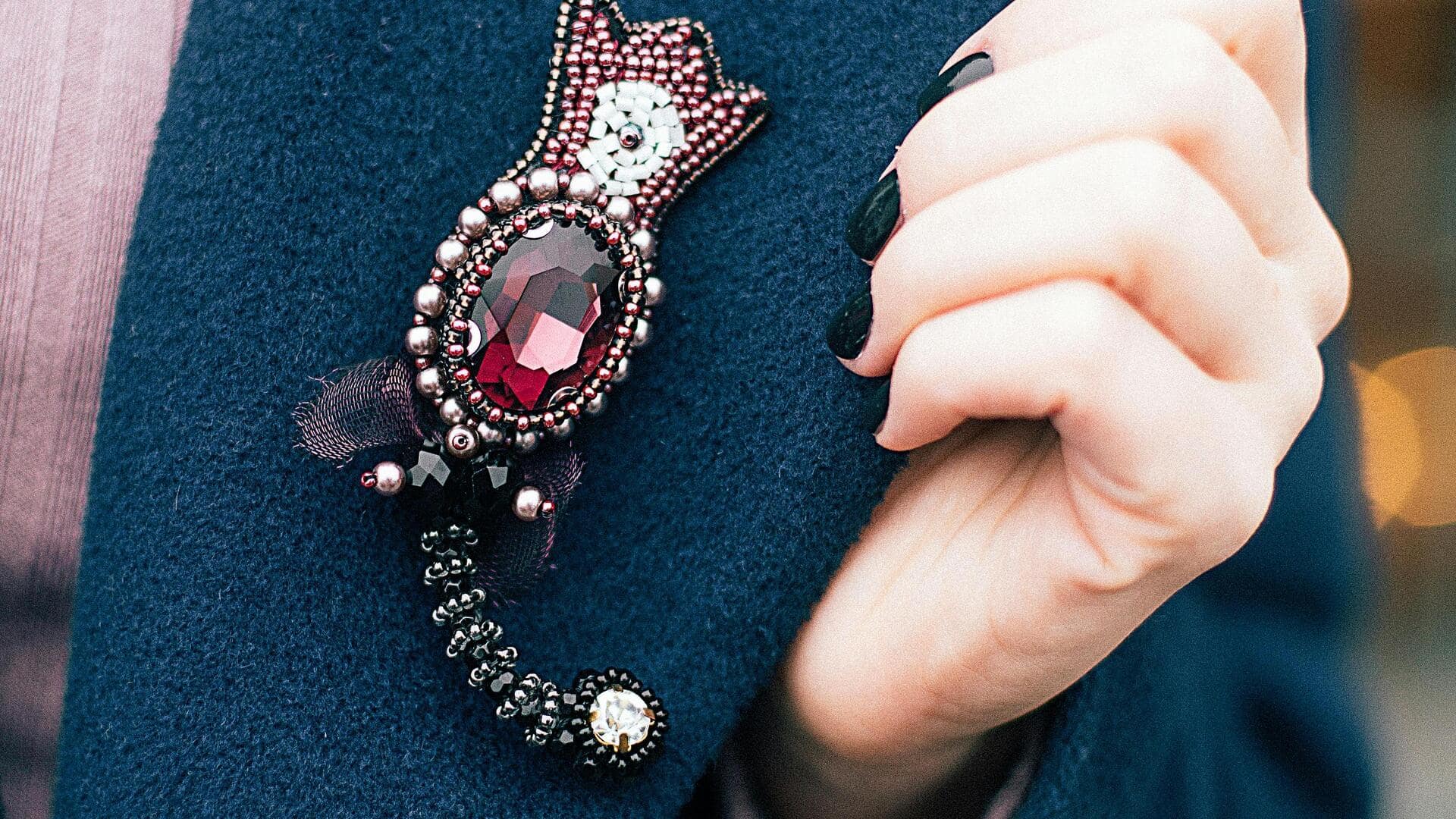 Jalinan elegan: Bros India untuk musim gugur yang menawan