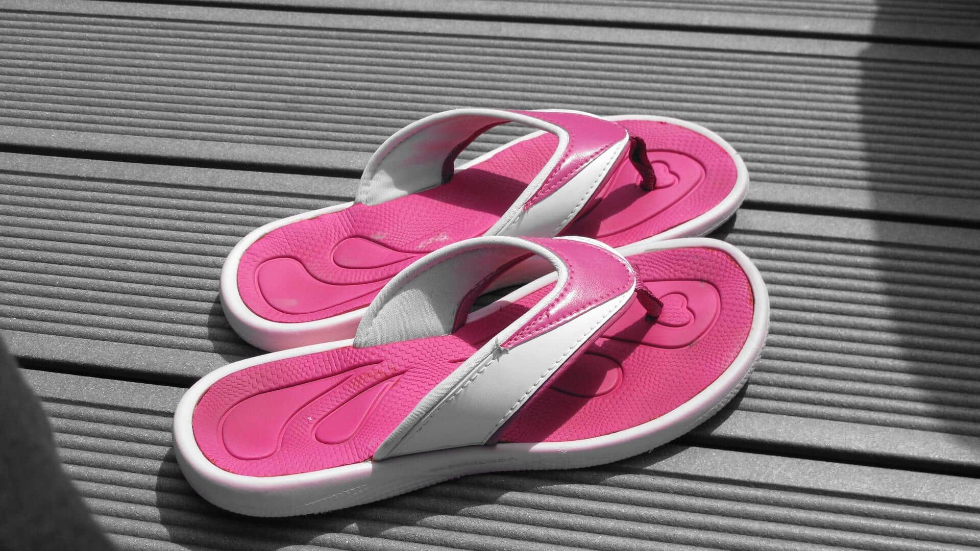 Lima trik cerdas agar sandal tidak tergelincir di dalam rumah